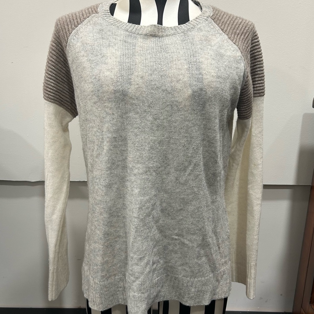New Claudia Nichole merino wool & cashmere long sleeve sweater size Small